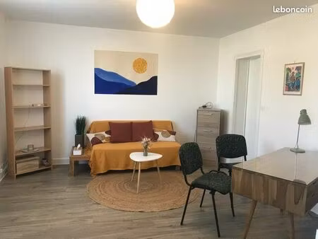 bureau meublé à partager