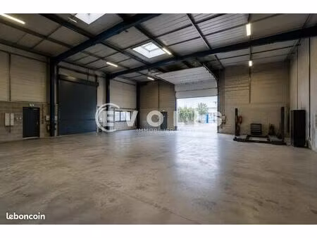 local d'activité 610 m²