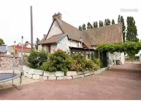 maison 12 pièces 280 m²