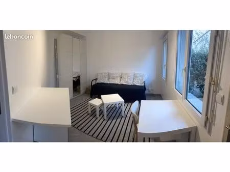 loue studio entièrement meublé avec jardin?