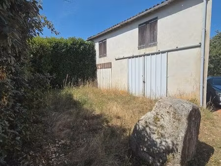 parking/box 40 m² fomperron