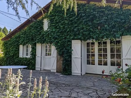 charmante maison avec piscine sur un terrain de 1500m²– proche melle