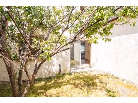 t2 rénové 51 m² - clim réversible - jardin privatif - cave 55 m² - parking - dpe c