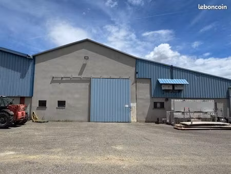 hangar professionnel de 750 m² à louer