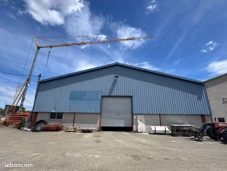 hangar professionnel de 820 m² à louer