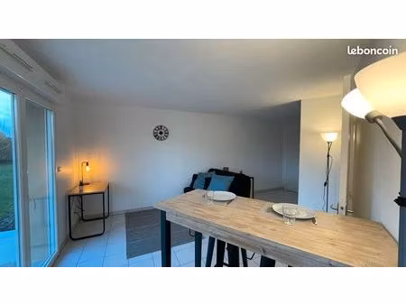t1 meublé 28 m² (parking  terrasse  gardien)