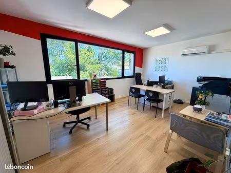 local 66 m² orange