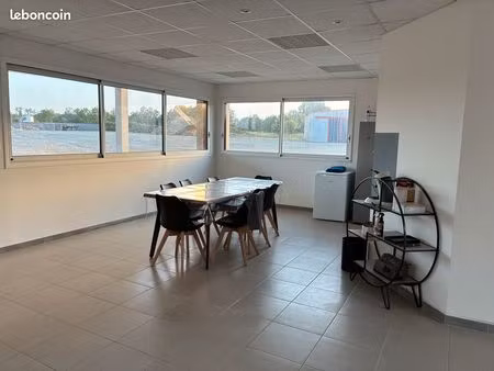 bureau et terrain