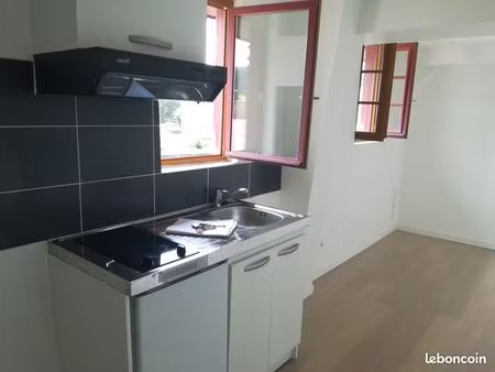 f1bis en duplex proche école architecture 21m²