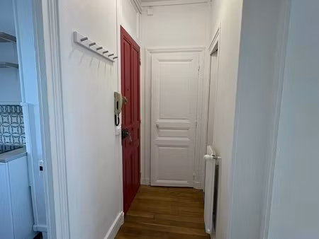 à louer – appartement 3 pièces entièrement rénové au cœur de fontainebleau