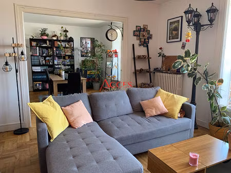 appartement t3 avec balcon  garage  cave et cellier dans une résidence bien entretenue