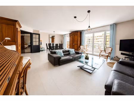 lyon 3 - t4 familial de 110 m² avec terrasse et piscine