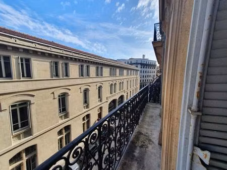 appartement type 3 avec balcon republique
