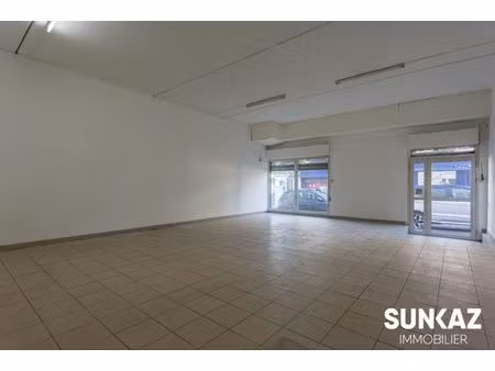 saint pierre centre - local commercial 70 m²- loyer 1 300 € h