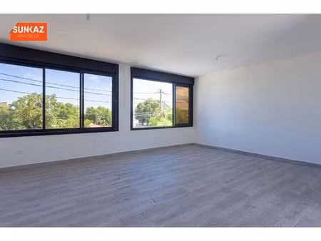 saint pierre local de 35 m² - 800 €