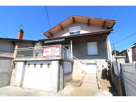 maison de 90m² habitables  élevés sur sous-sol