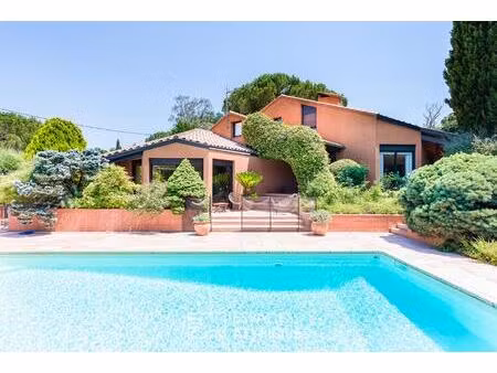 maison d'architecte  piscine et jardin bucolique