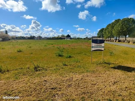terrain 1366 m² saint genest d ambiere
