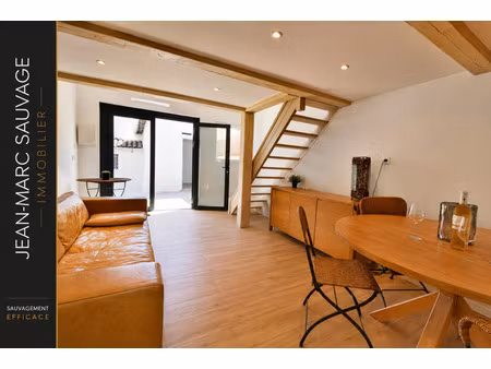 boulouris – duplex rénové avec terrasse  jardin dépendance place de stationnement
