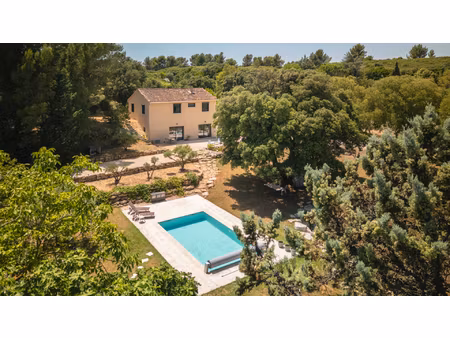ancienne maison de gardes réinventée  écrin contemporain au pied des alpilles