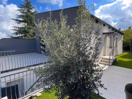 très belle maison 5 pièces rénovée avec grand garage de 55 m2