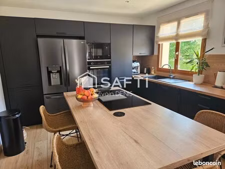 propriété 6 pièces 140 m²
