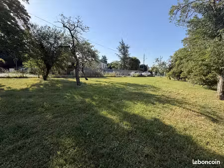 terrain 500 m² iteuil
