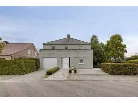 spacieuse maison de médecin avec cabinet à vendre à hoogstra