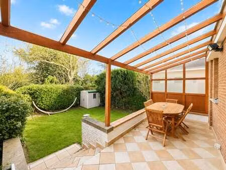 prox. pl. dumon - maison unifamiliale - jardin et garage