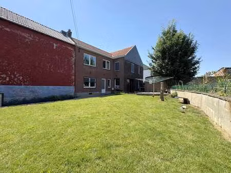agréable maison entièrement rénovée 2 chambres et jardin
