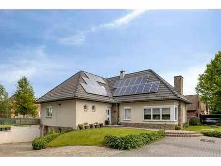 villa prête à emménager avec 6 chambres située à maleizen