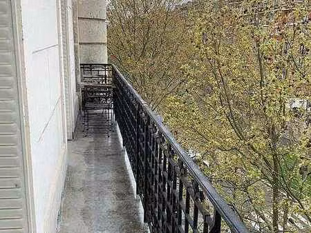 appartement 2 chambres meublé avec terrasse  ascenseur et cheminée
