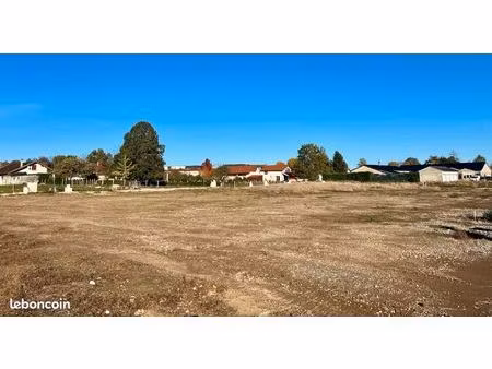 terrain 401 m² attignat