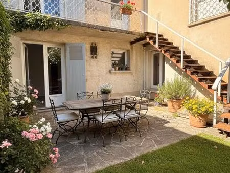 appartement 100m². 3 chambres + terrasse et parking. proche centre-ville & gare ter – carp