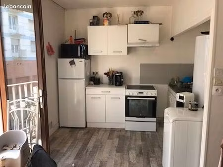 grand f2 avec balcons proche centre ville