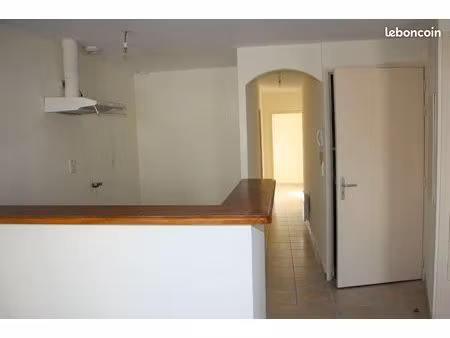 vidauban loue t3 centre village
