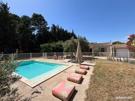 camaret-sur-aigues: maison de plain pied - 4 chambres - garage - piscine
