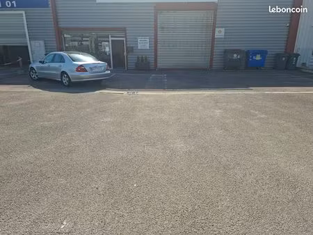 local commercial toutes activites 450m2 + 250m2 parking