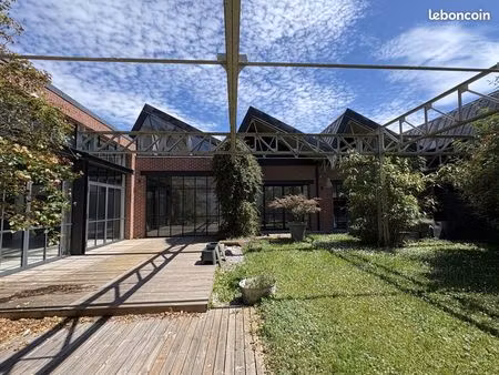 loft/atelier/surface 8 pièces 800 m²