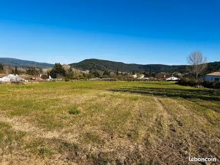 terrain 950 m² salernes