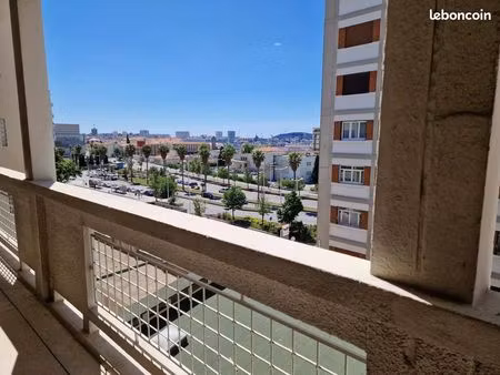t3 traversant rénové – dernier étage – vue mont faron