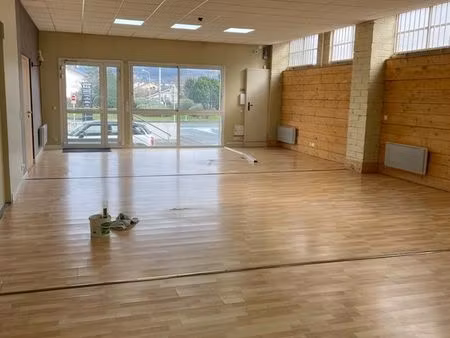 loue local commercial ou professionnel
