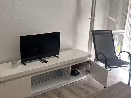 studio au pied de la douane