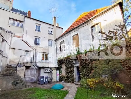 bâtiment 233 m²