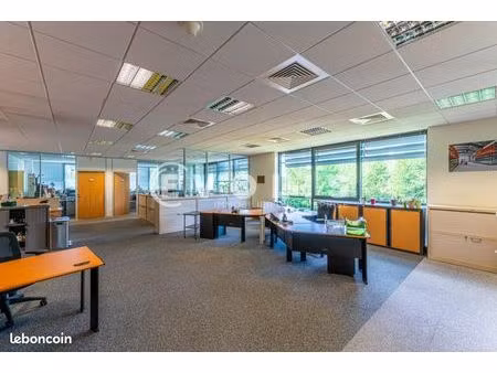 bureaux 2 551 m²