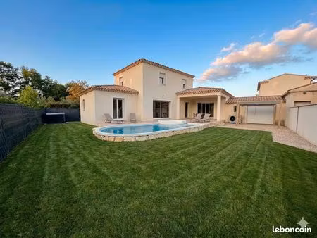 villa 6 pièces 165 m²