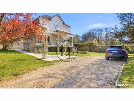 propriété 6 pièces 150 m²