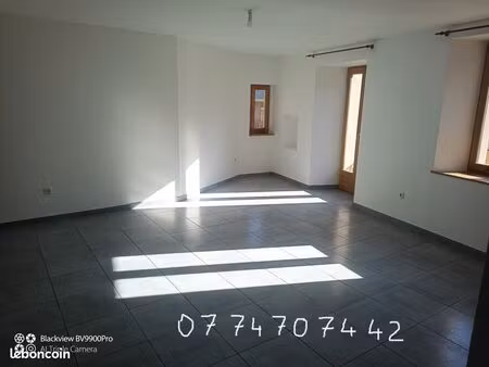 t4 d'envion 100 m2 lumineux