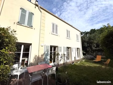 maison 2 pièces 140 m²