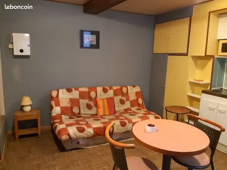 location studio meublé